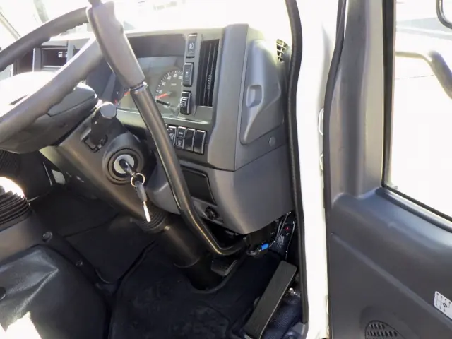 いすゞ エルフ 2RG-NKR88AD(2WD)の写真15