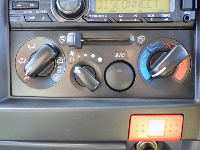 いすゞ エルフ 2RG-NKR88AD(2WD)の写真18