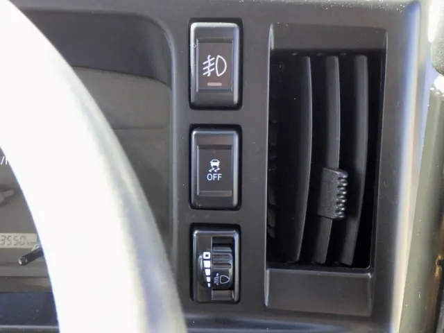 いすゞ エルフ 2RG-NKR88AD(2WD)の写真21