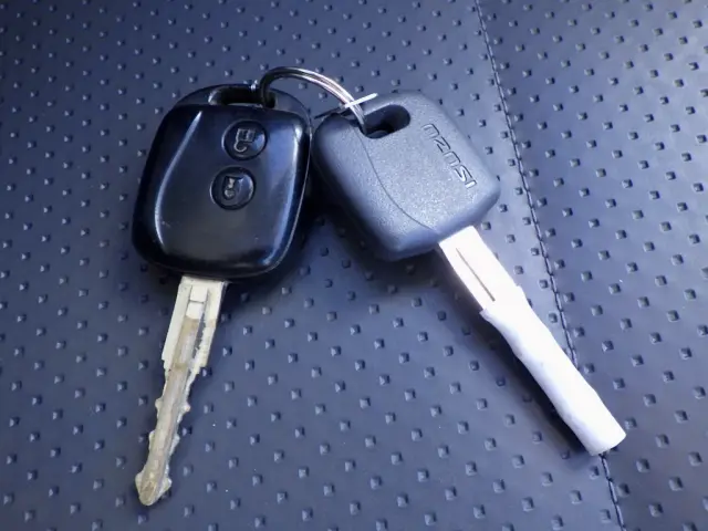 いすゞ エルフ 2RG-NKR88AD(2WD)の写真50