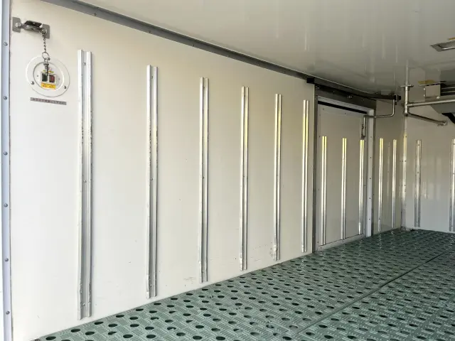 荷箱内面左側|マツダ タイタン TRG-LHR85AN(2WD)の写真9