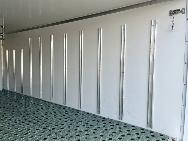 荷箱内面右側|マツダ タイタン TRG-LHR85AN(2WD)の写真10