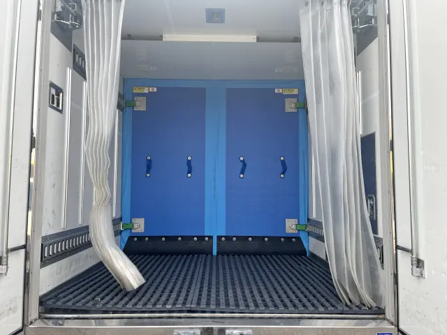 庫内は内扉付きなので、積載量に合わせて庫内を効率的に冷やすことができます☆|トヨタ ダイナ 2DG-GDY231(2WD)の写真8