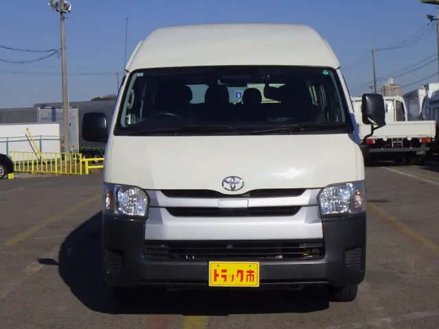 トヨタ ハイエースコミューター QDF-GDH223B(2WD)の写真3