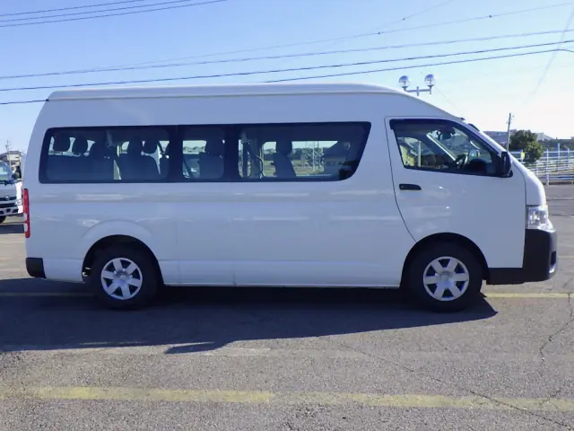 トヨタ ハイエースコミューター QDF-GDH223B(2WD)の写真5