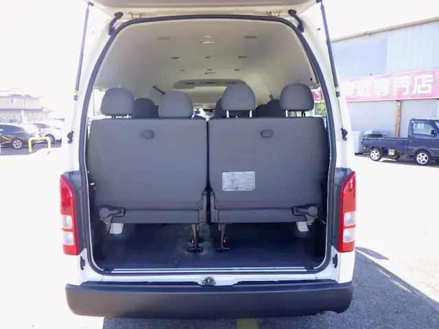 トヨタ ハイエースコミューター QDF-GDH223B(2WD)の写真9