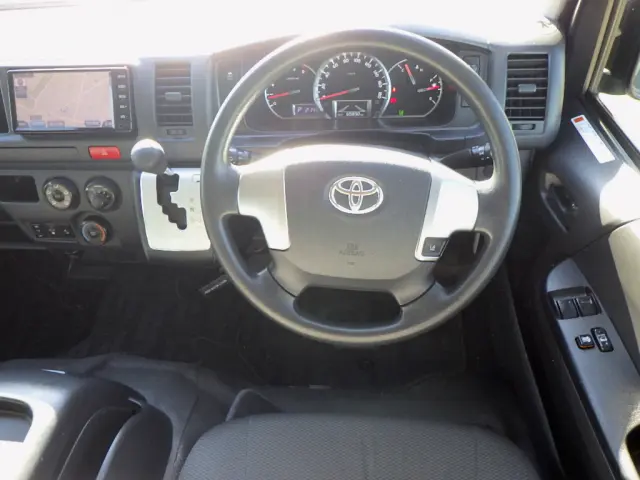トヨタ ハイエースコミューター QDF-GDH223B(2WD)の写真15