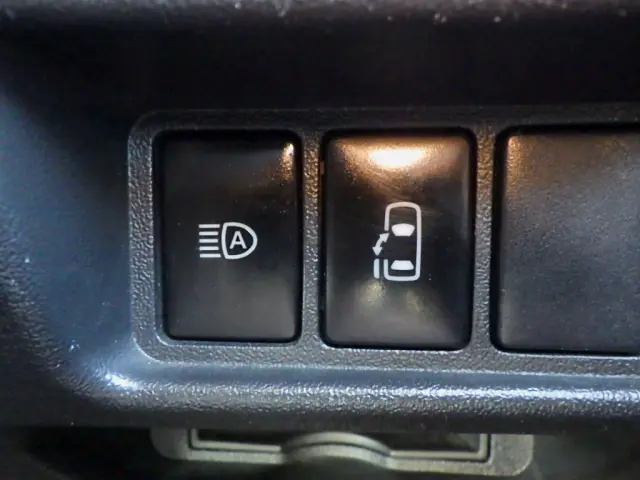 トヨタ ハイエースコミューター QDF-GDH223B(2WD)の写真21