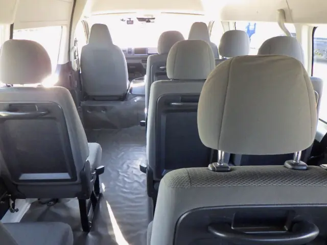 トヨタ ハイエースコミューター QDF-GDH223B(2WD)の写真32