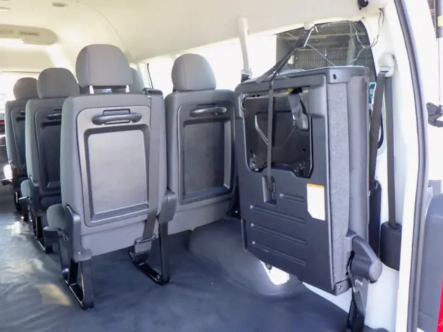 トヨタ ハイエースコミューター QDF-GDH223B(2WD)の写真33