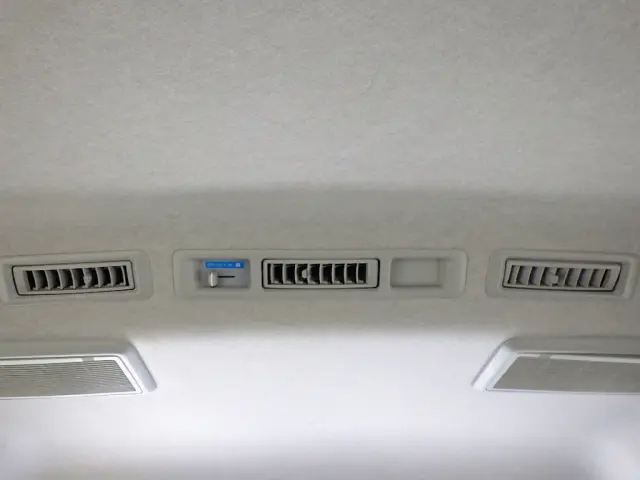 トヨタ ハイエースコミューター QDF-GDH223B(2WD)の写真35