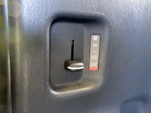 トヨタ ハイエースコミューター QDF-GDH223B(2WD)の写真37