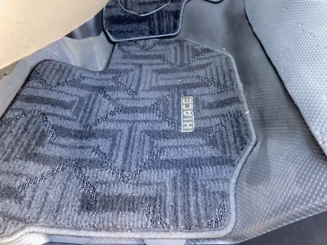 トヨタ ハイエースコミューター QDF-GDH223B(2WD)の写真40