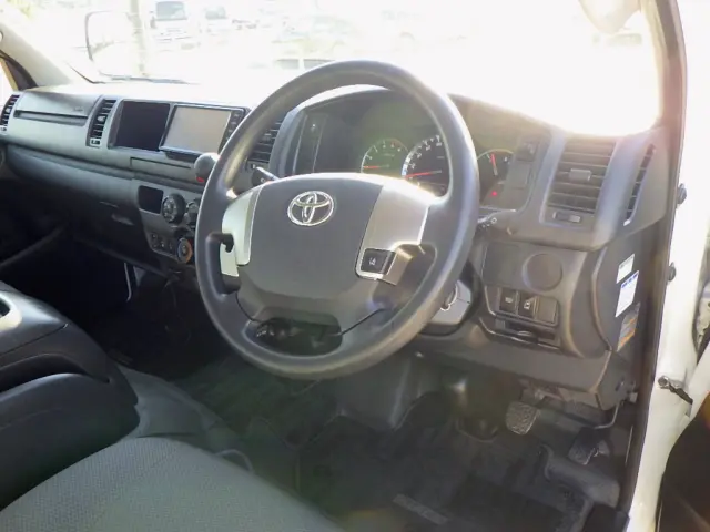 トヨタ ハイエースコミューター QDF-GDH223B(2WD)の写真41