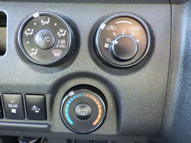 トヨタ ハイエースコミューター QDF-GDH223B(2WD)の写真43