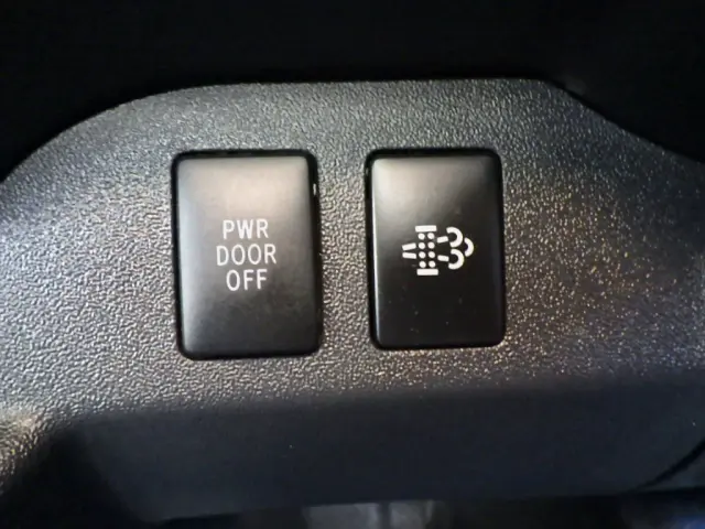 トヨタ ハイエースコミューター QDF-GDH223B(2WD)の写真44