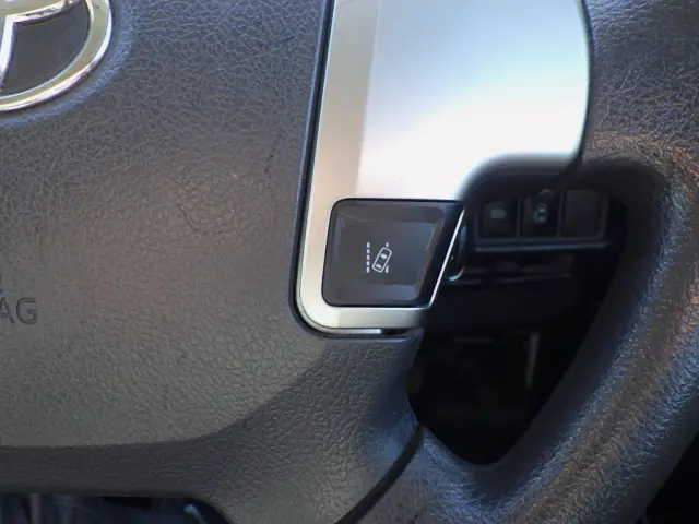 トヨタ ハイエースコミューター QDF-GDH223B(2WD)の写真46