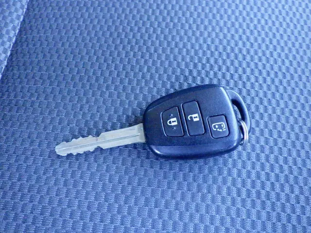 トヨタ ハイエースコミューター QDF-GDH223B(2WD)の写真50