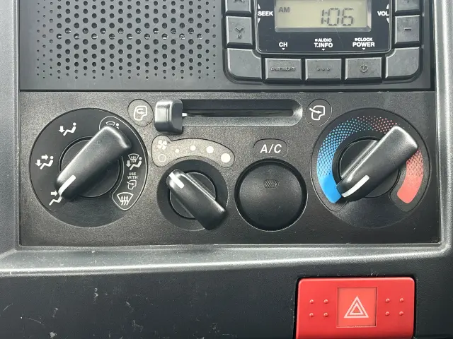 いすゞ エルフ TPG-NJR85A(2WD)の写真20