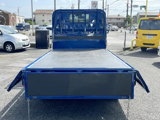 もちろん３方開きですので、左右後ろのどこからでも積み降ろしが可能です♪|日野 デュトロ 2RG-XZU605M(2WD)の写真9