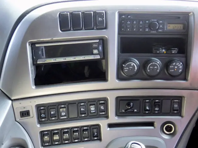 ＵＤ クオン QKG-CW5YL(6x4)の写真17