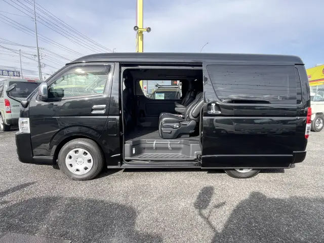 トヨタ ハイエース 3BA-TRH219W改(4WD)の写真4