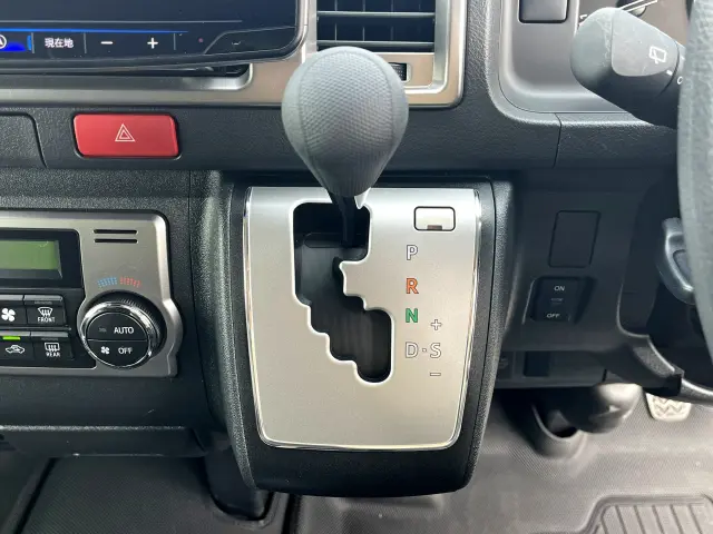 トヨタ ハイエース 3BA-TRH219W改(4WD)の写真21