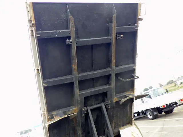 三菱 キャンター TPG-FBA60(2WD)の写真12