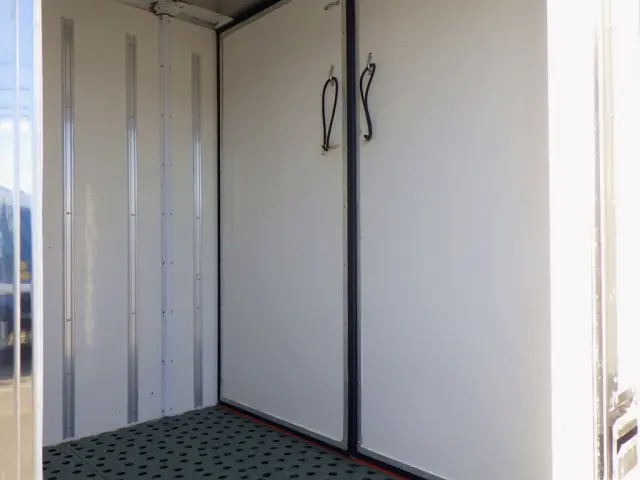 いすゞ エルフ TRG-NLR85AN(2WD)の写真11