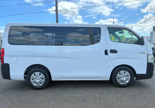 いすゞ コモ CBF-JVR2E26(2WD)の写真3