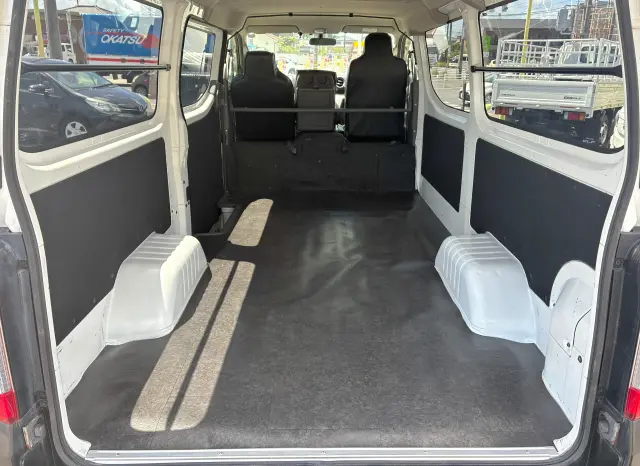 いすゞ コモ CBF-JVR2E26(2WD)の写真7