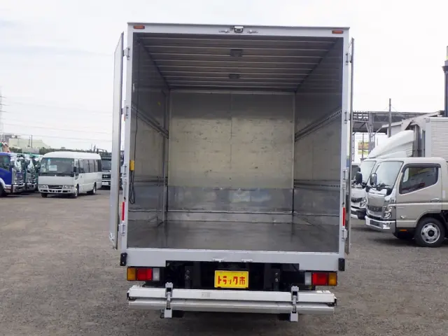 いすゞ エルフ TRG-NPR85AR(2WD)の写真9
