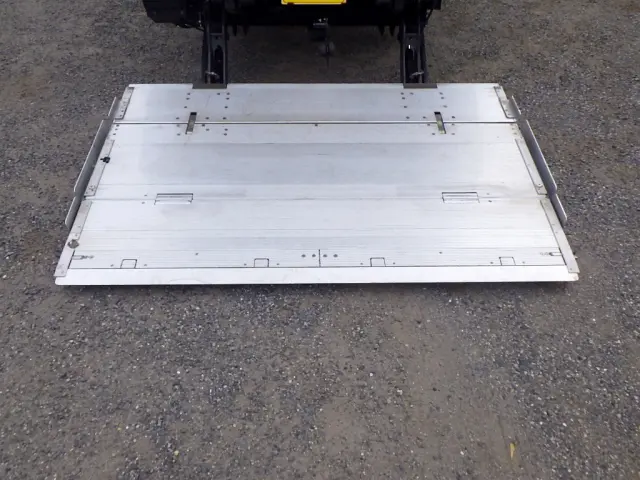 いすゞ エルフ TRG-NPR85AR(2WD)の写真15