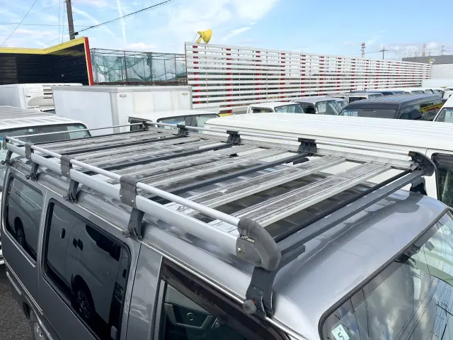 車内に収まらない長尺物はルーフラックで運搬可能♪|マツダ ボンゴバン DBF-SLP2M(4WD)の写真14