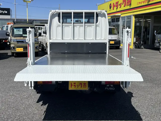 もちろん３方開きですので、左右後ろのどこからでも積み降ろしが可能です♪|三菱 キャンター 2RG-FBA20(2WD)の写真8