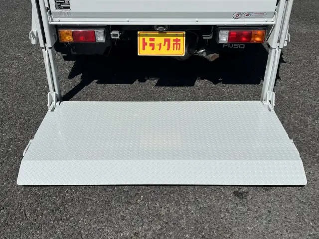 プラットフォームもピッカピカ！|三菱 キャンター 2RG-FBA20(2WD)の写真12