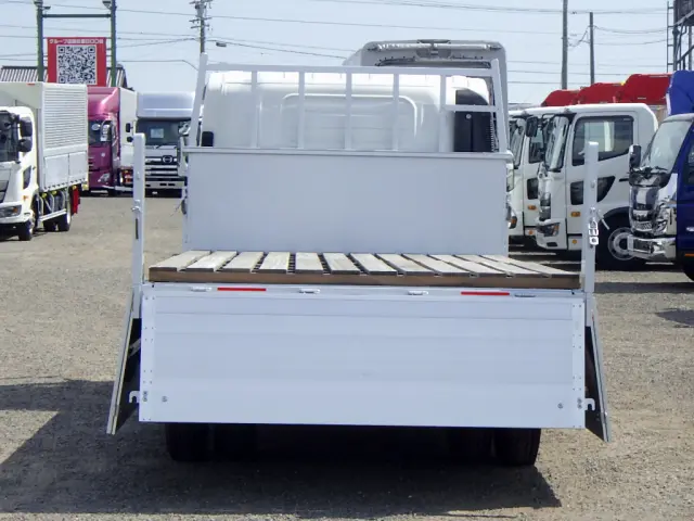 いすゞ エルフ 2RG-NPR88YN(2WD)の写真8