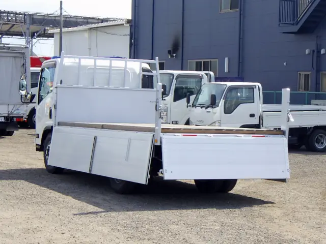 いすゞ エルフ 2RG-NPR88YN(2WD)の写真30