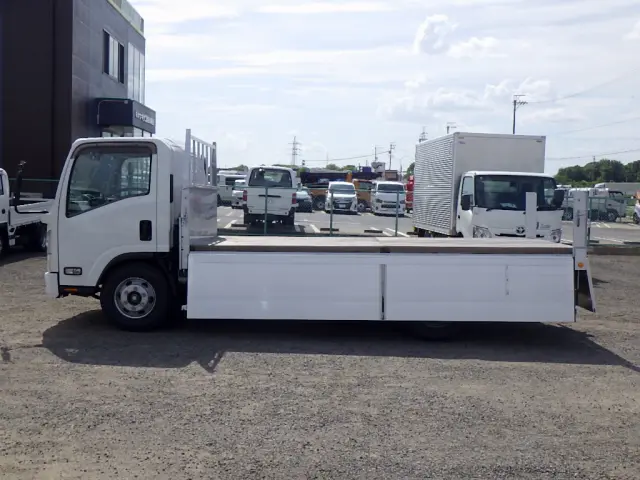 いすゞ エルフ 2RG-NPR88YN(2WD)の写真31
