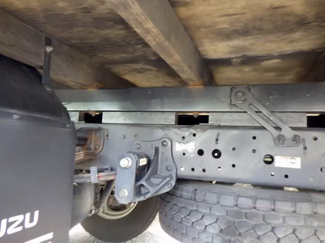 いすゞ エルフ 2RG-NPR88YN(2WD)の写真38