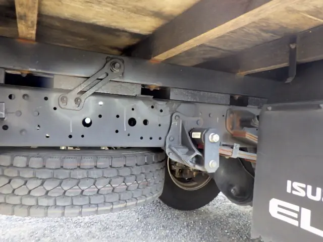 いすゞ エルフ 2RG-NPR88YN(2WD)の写真40