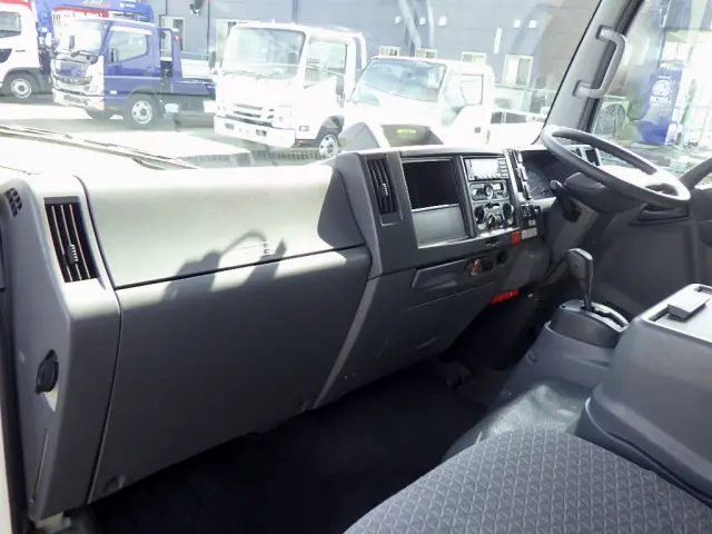 いすゞ エルフ 2RG-NPR88YN(2WD)の写真47