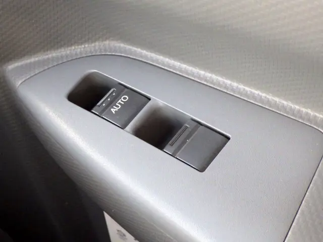 いすゞ エルフ 2RG-NPR88YN(2WD)の写真50