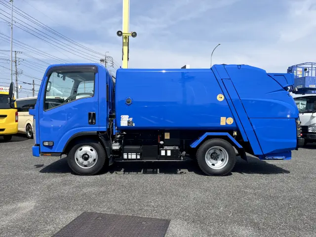 いすゞ エルフ 2RG-NMR88AN(2WD)の写真3