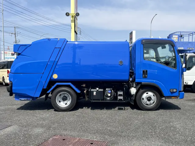 いすゞ エルフ 2RG-NMR88AN(2WD)の写真4