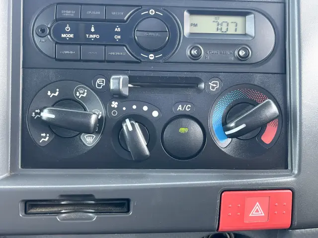 いすゞ エルフ 2RG-NMR88AN(2WD)の写真25