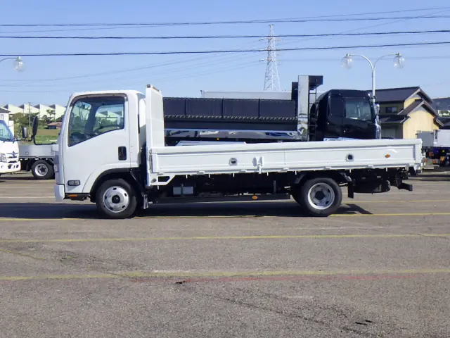 いすゞ エルフ 2RG-NNR88AR(2WD)の写真4