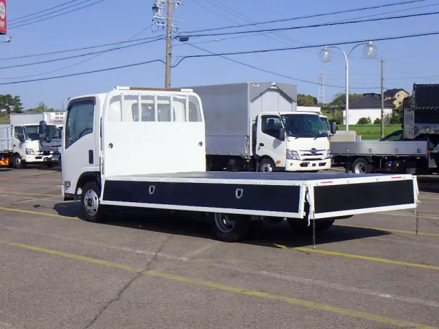 いすゞ エルフ 2RG-NNR88AR(2WD)の写真8