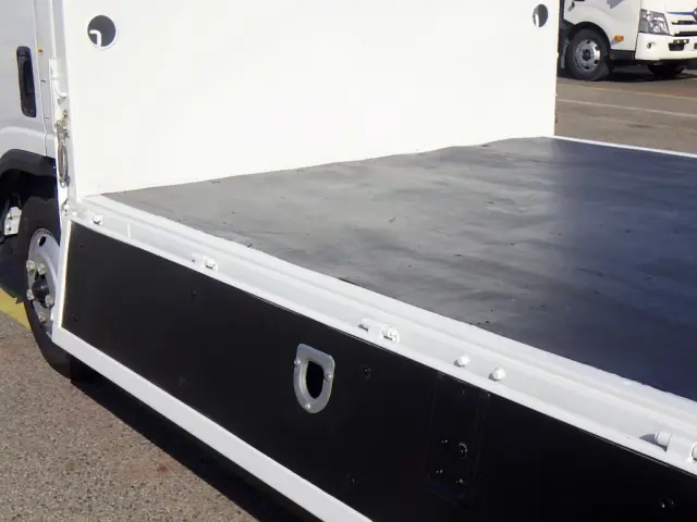 いすゞ エルフ 2RG-NNR88AR(2WD)の写真10