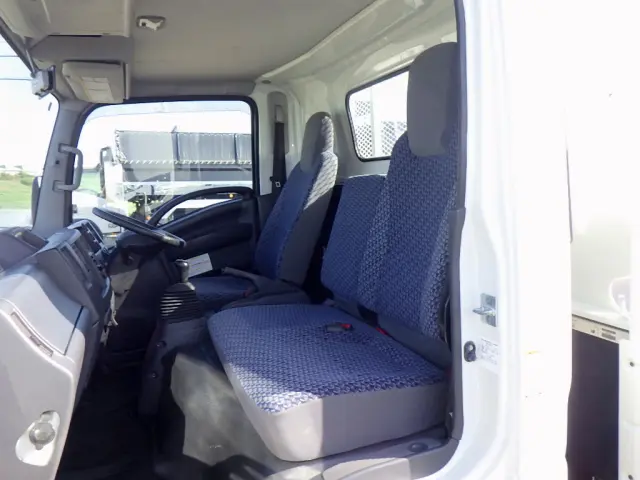 いすゞ エルフ 2RG-NNR88AR(2WD)の写真12